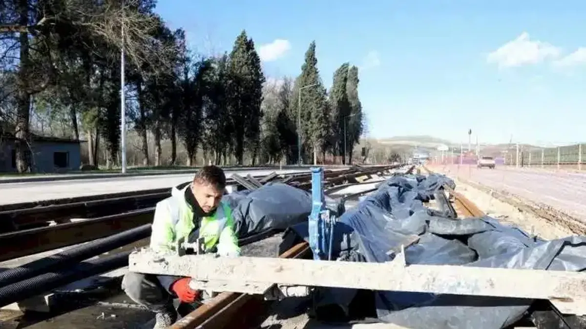 Kocaeli'de raylar Kartepe’ye doğru döşeniyor
