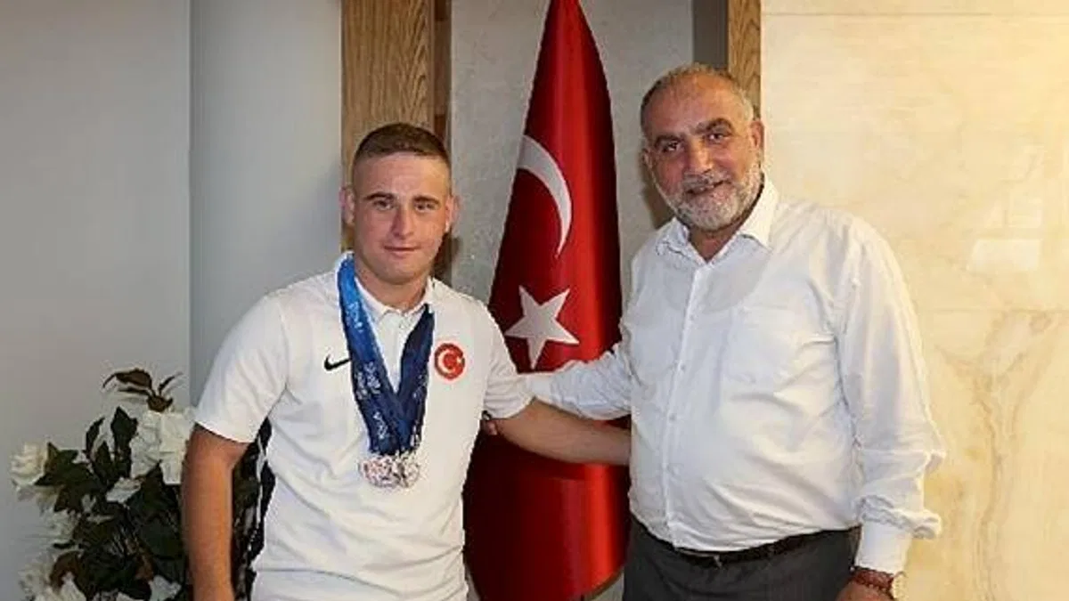 Başkan Sandıkçı, Avrupa'da Tarih Yazan Milli Sporcuyu Ağırladı