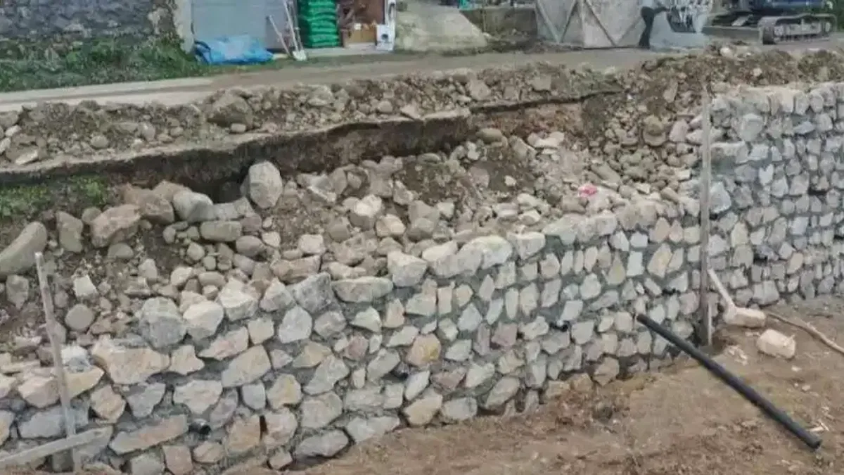 Ordu Büyükşehir’den Yukarıtepe’de taş duvar çalışması