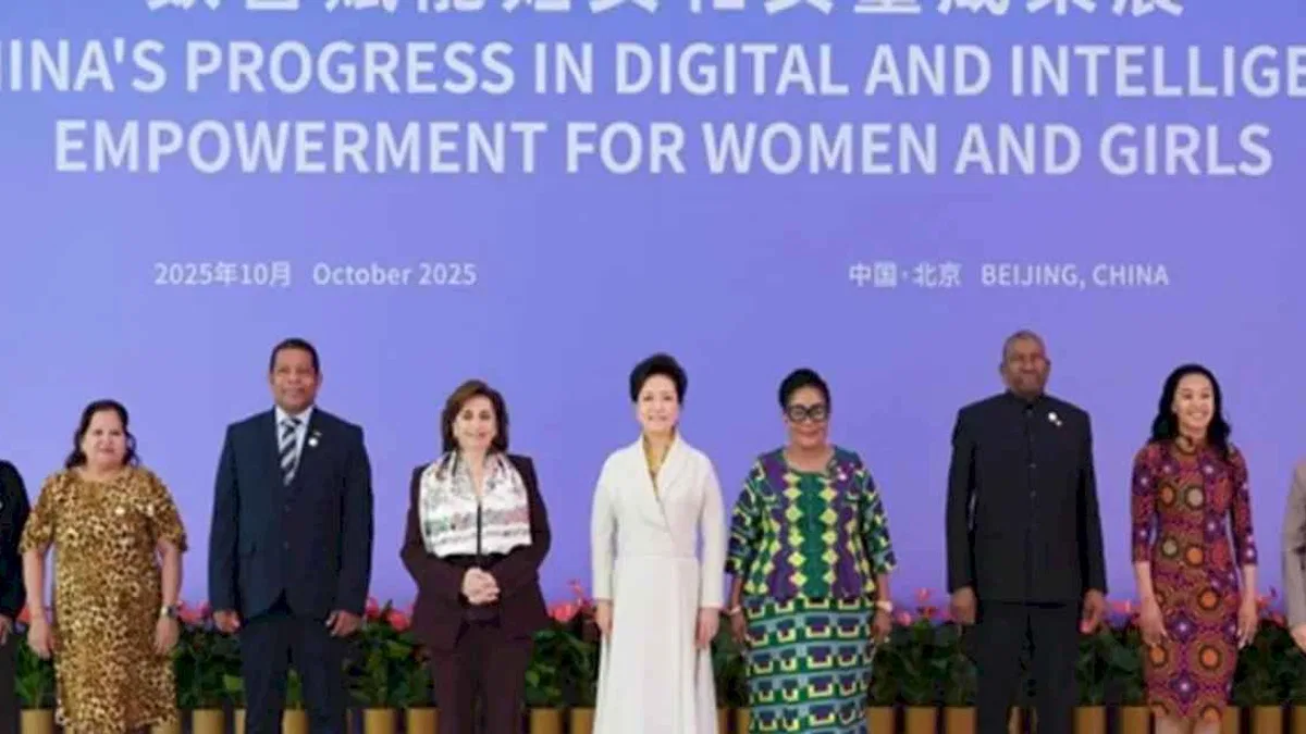 Peng Liyuan'dan kadınlar ve kız çocukları için teknoloji çağrısı