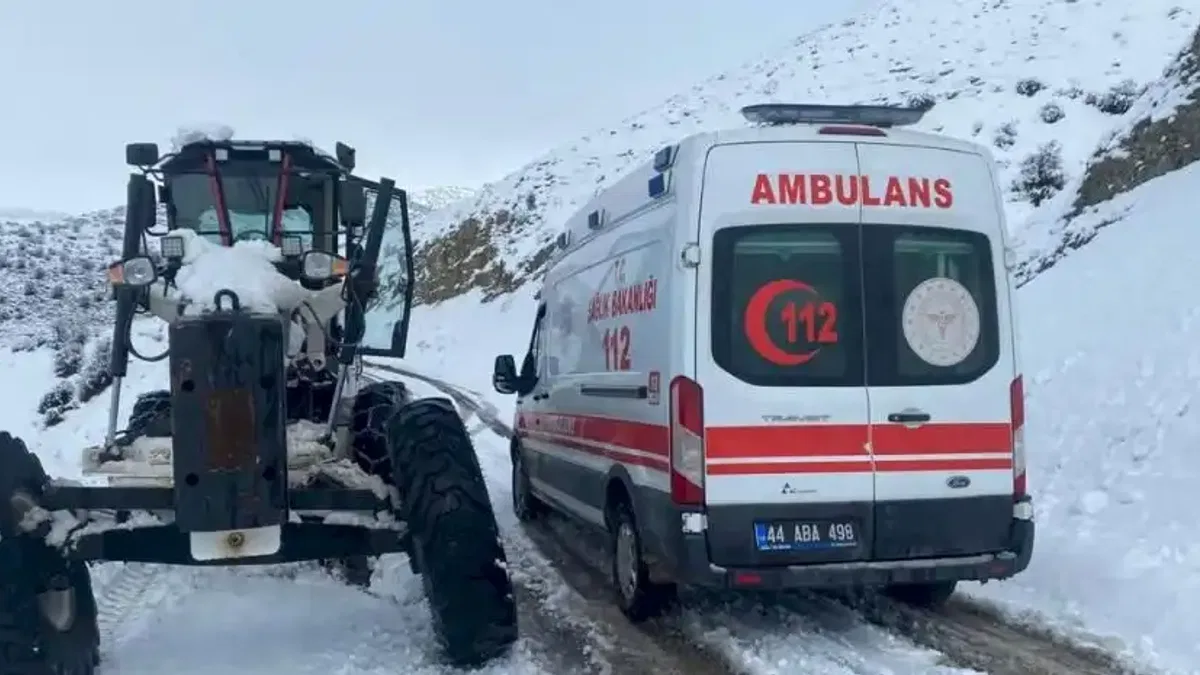 Malatya'da ekipler karla mücadele için seferber