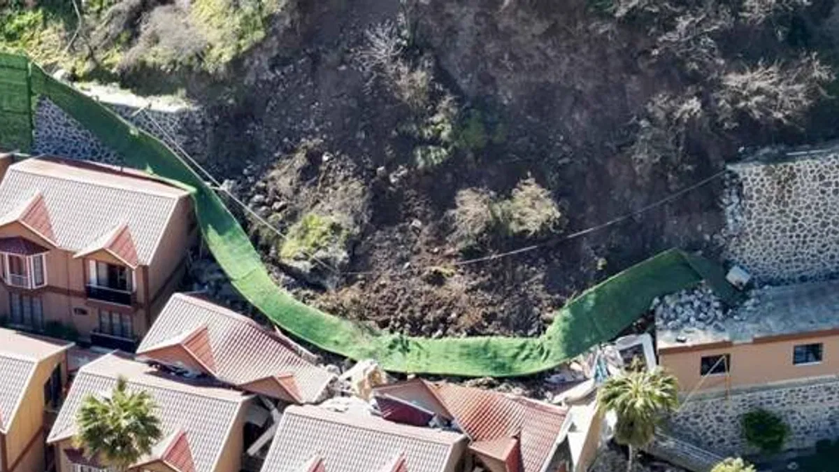 Artvin'deki heyelan turistik tesisin bazı bölümlerini yıktı