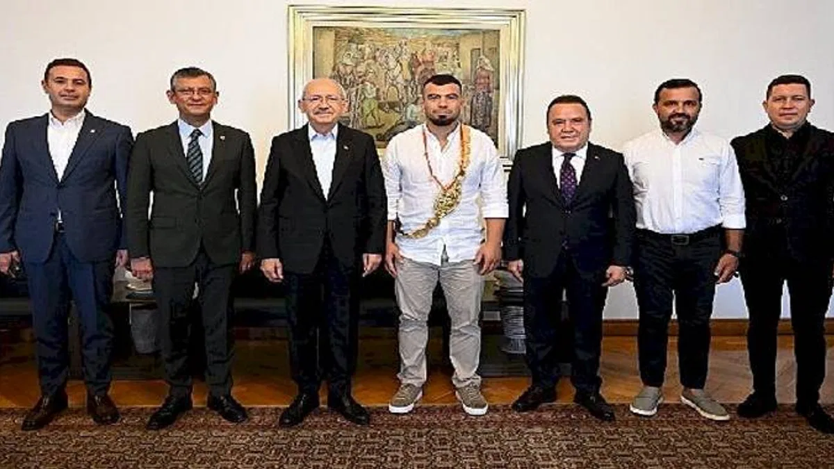Başkan Böcek ve Başpehlivan Zeybek'ten CHP Genel Başkanı Kılıçdaroğlu'na ziyaret