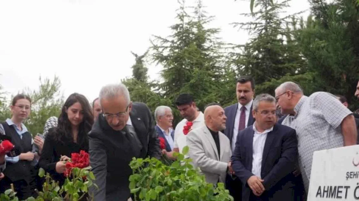 Bakan Uraloğlu: " Kimse böyle bir kalkışmaya cesaret edemeyecek"