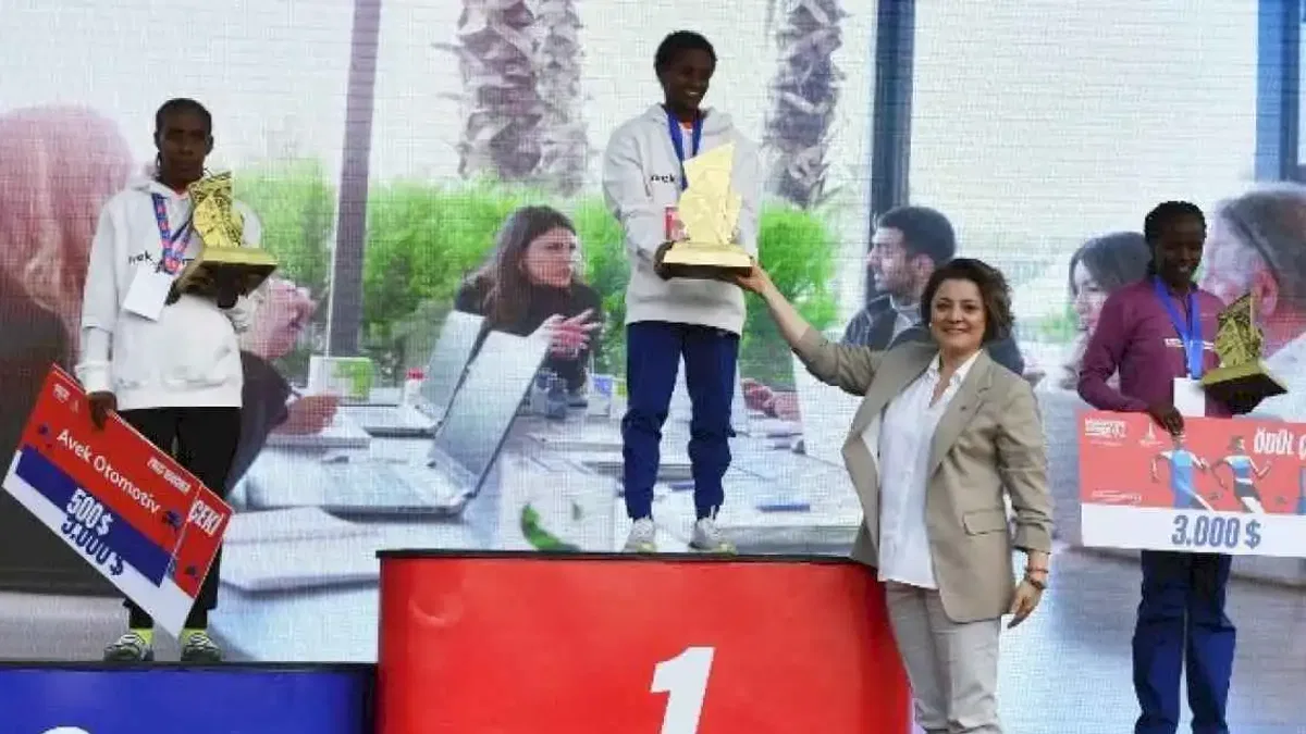 İzmir Maraton'da ödüller dağıtıldı
