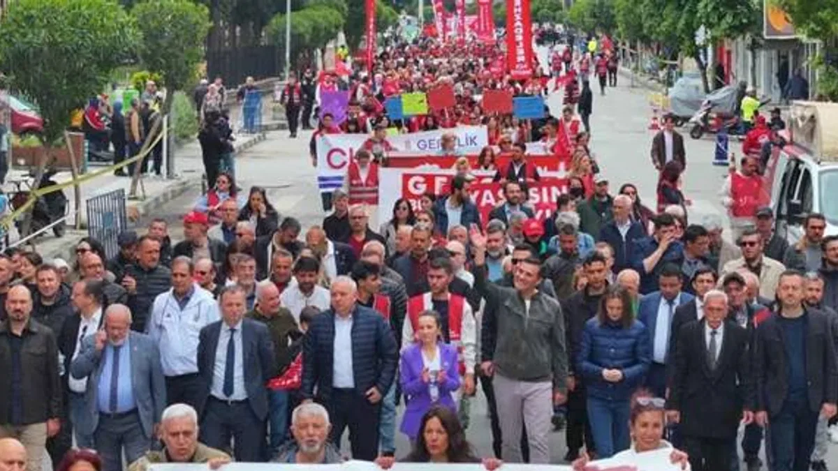 Manisa'da Başkan Zeyrek emekçilerle omuz omuza yürüdü