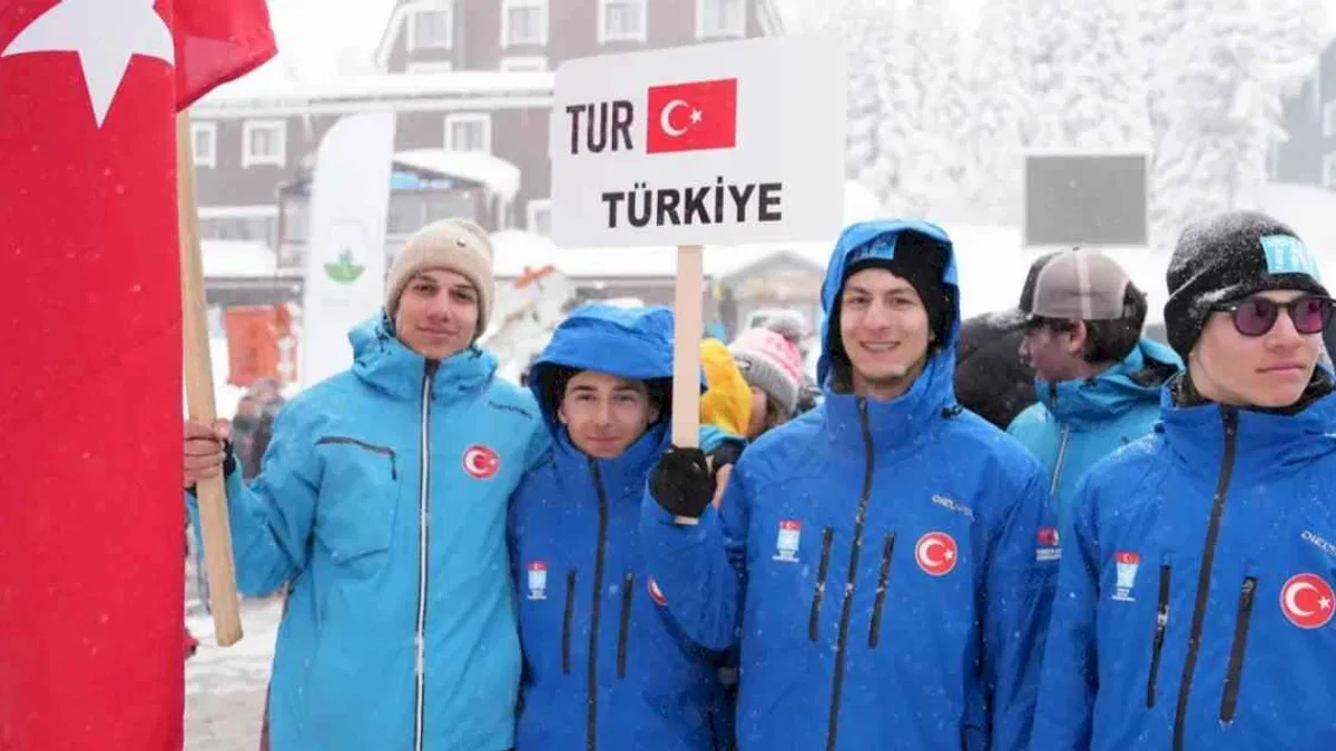 Bursa'da genç kayakçılar piste çıktı