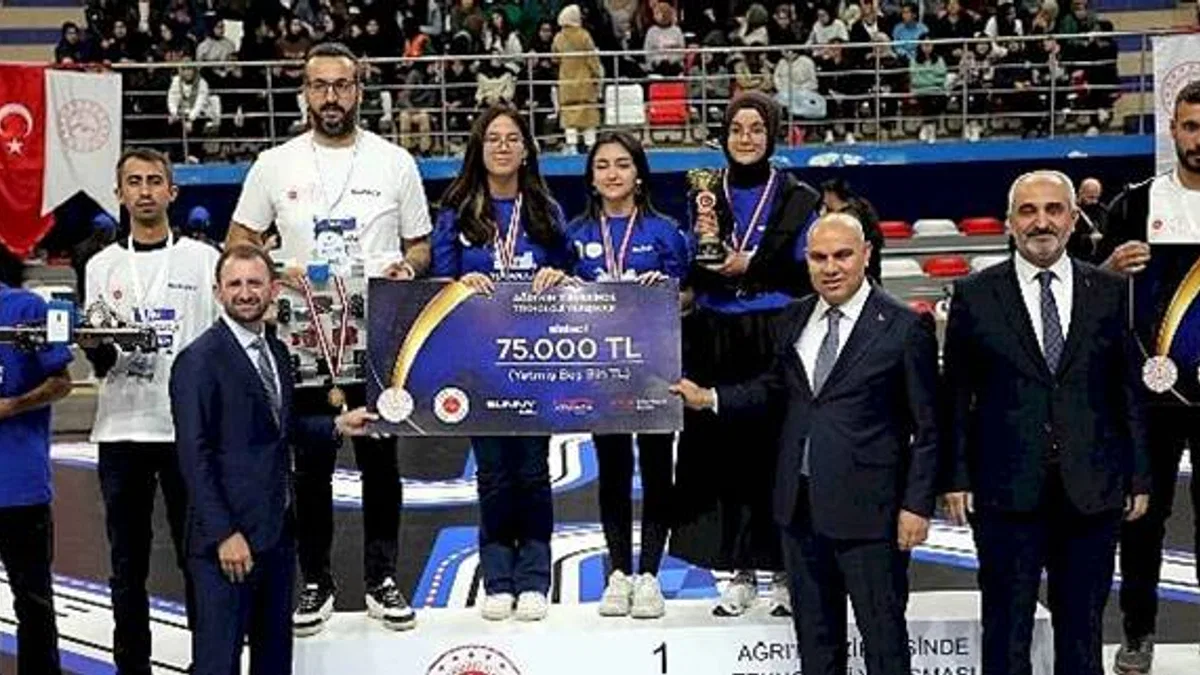 Öğrencilerin Tasarladığı Robotlar Ağrı'nın Zirvesinde Yarıştı
