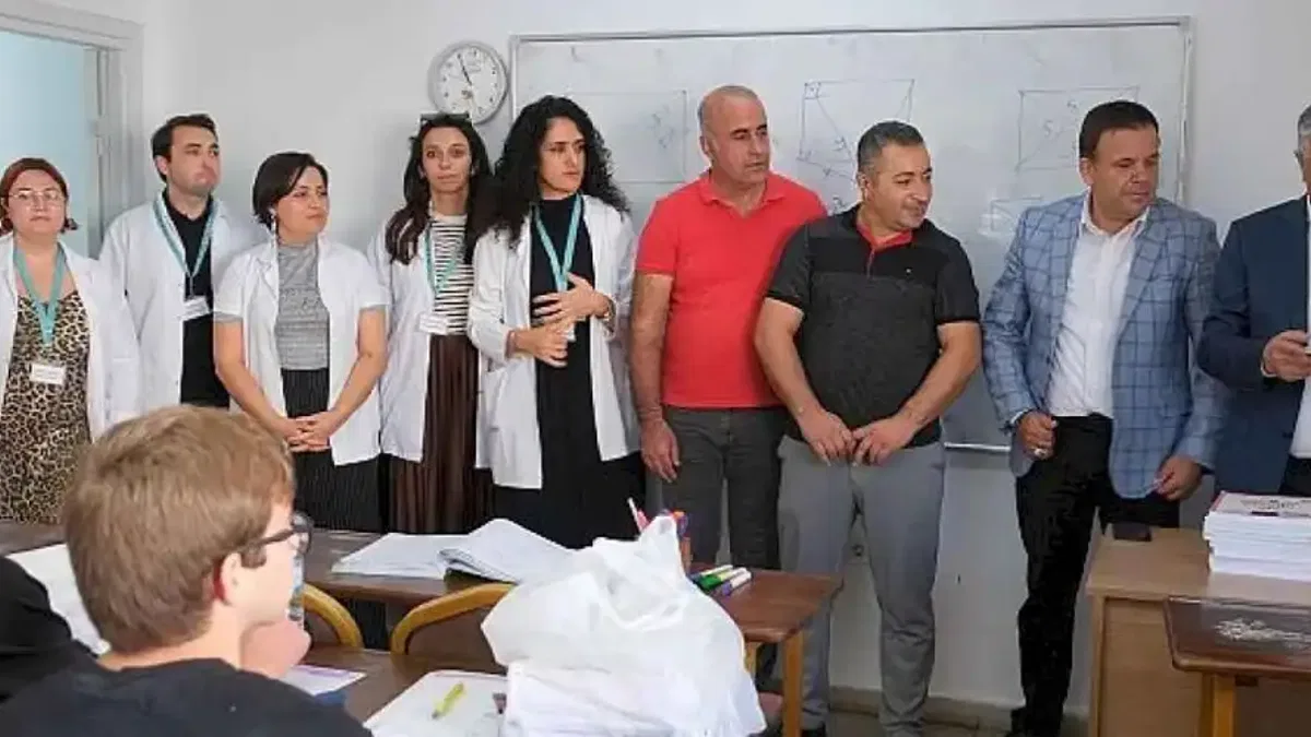 Öğrencilere ücretsiz kitapları dağıtıldı