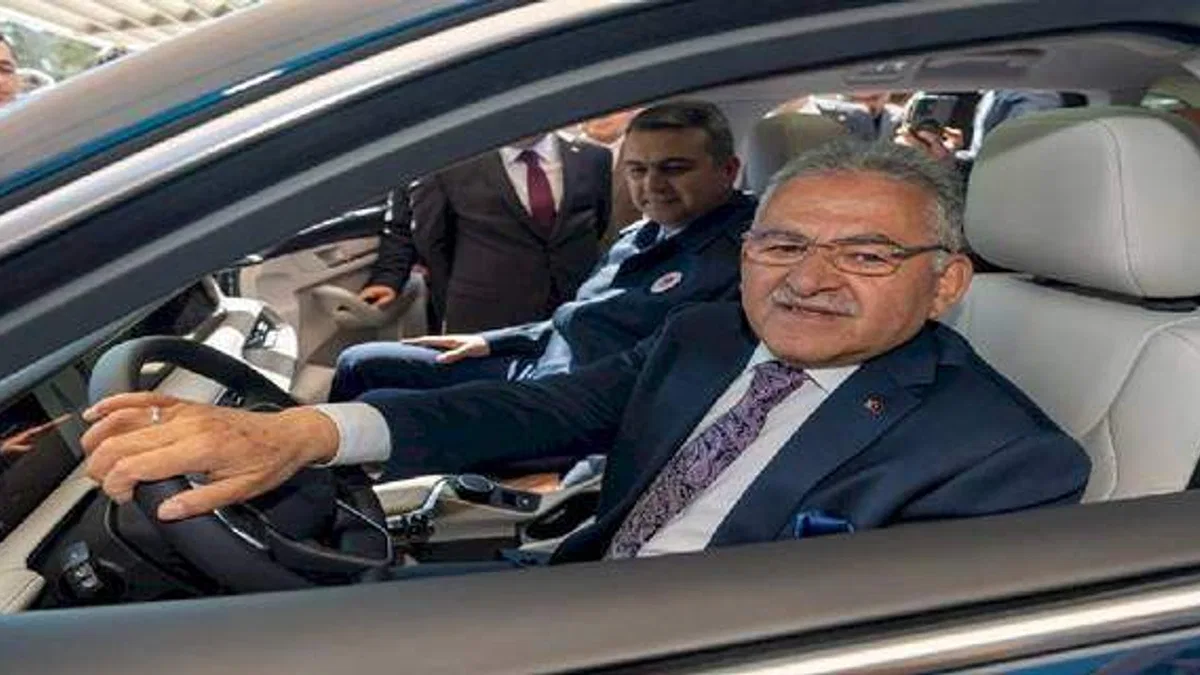Memduh Büyükkılıç Togg'u test etti