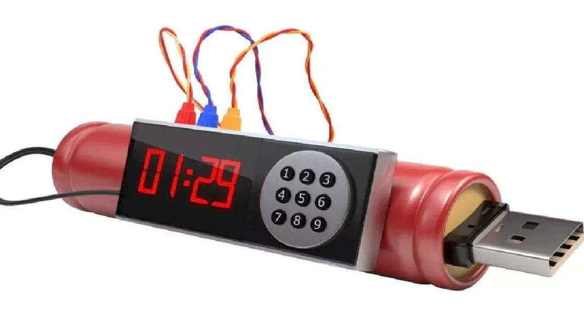 Gazeteciler, “Patlayıcı USB Belleklerle” Hedef Alındı