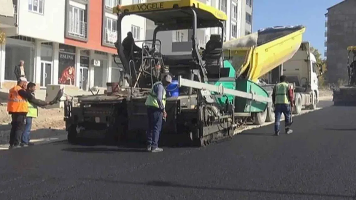 Malatya Büyükşehir'den 16 metre genişliğindeki yola bakım