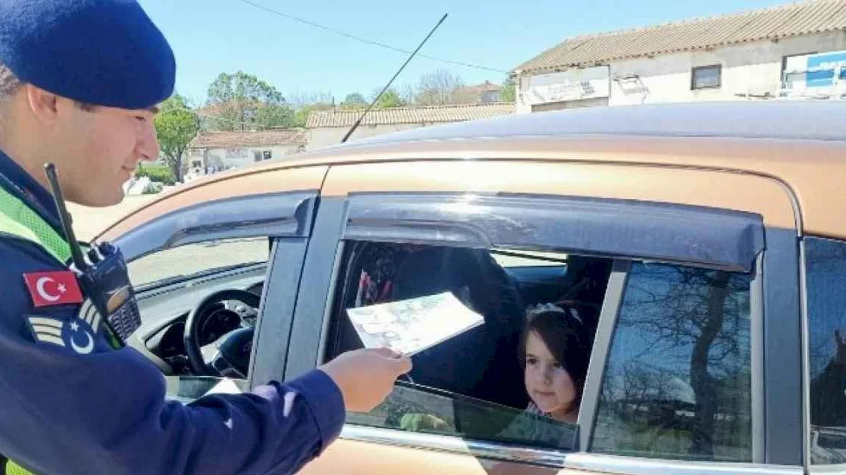 Jandarmadan drone ile Enez, Keşan Karayolu'nda trafik denetimi