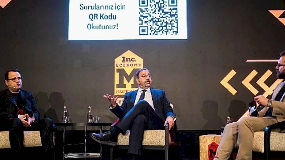 Economy MasterClass'ta 2024 Nobel Ekonomi Ödülü sahibi Daron Acemoğlu ve finansçı Prof. Dr. Özgür Demirtaş bir araya geldi.