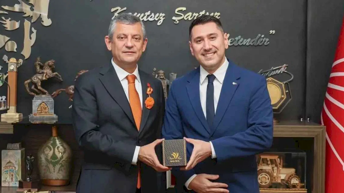 Deniz Karafazlı, CHP Genel Başkanı Özgür Özel’i ziyaret etti