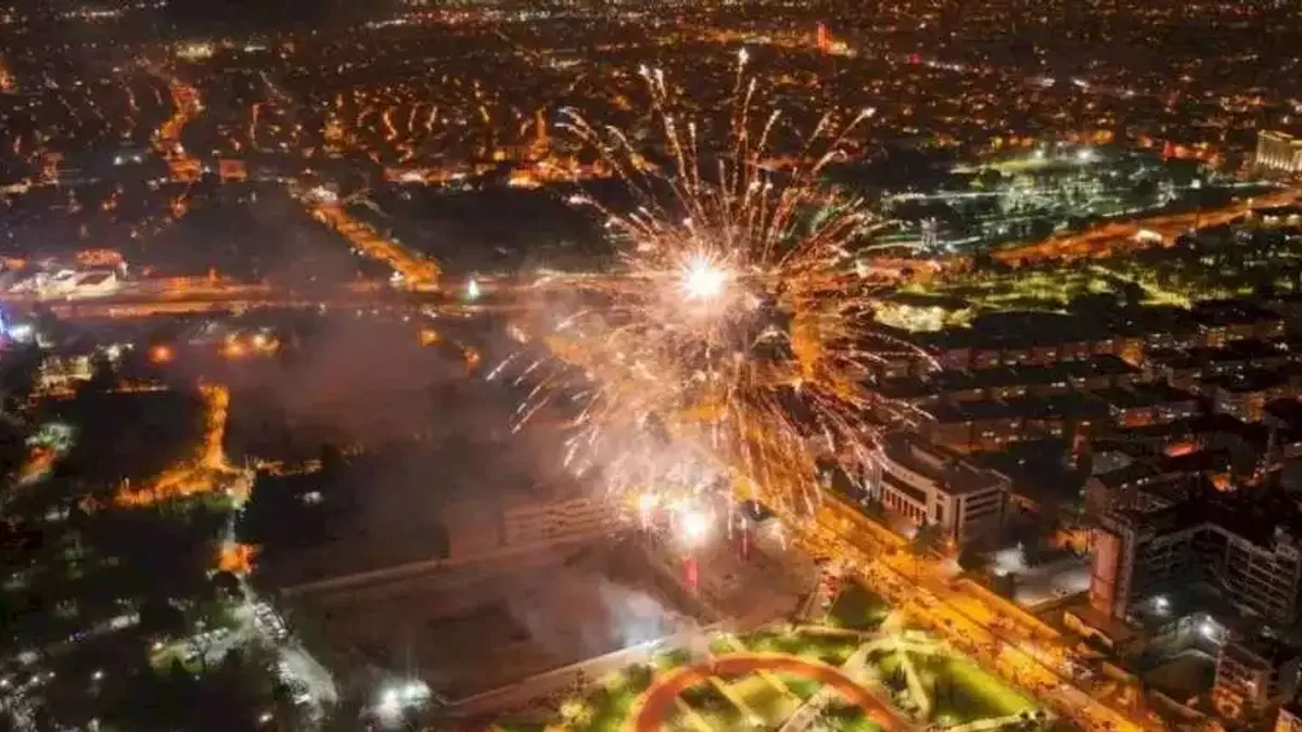 Bursa'da coşku Yeni Yıl Meydanı’na taştı