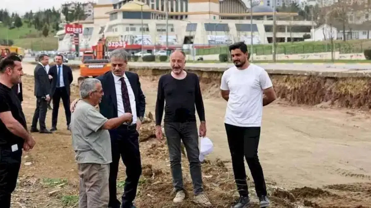 Başkan Alemdar, metrobüs hattında çalışmaları inceledi