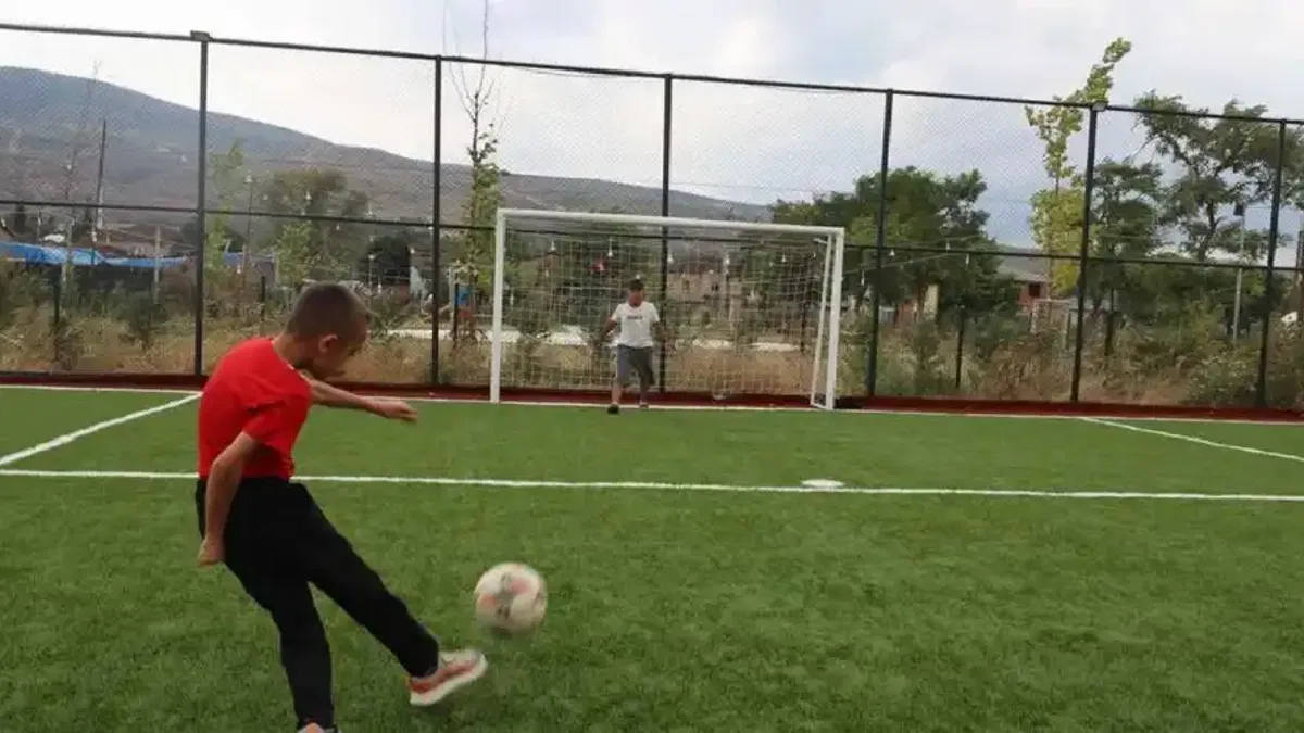 Sakarya Büyükşehir’den gençlere spor alanı