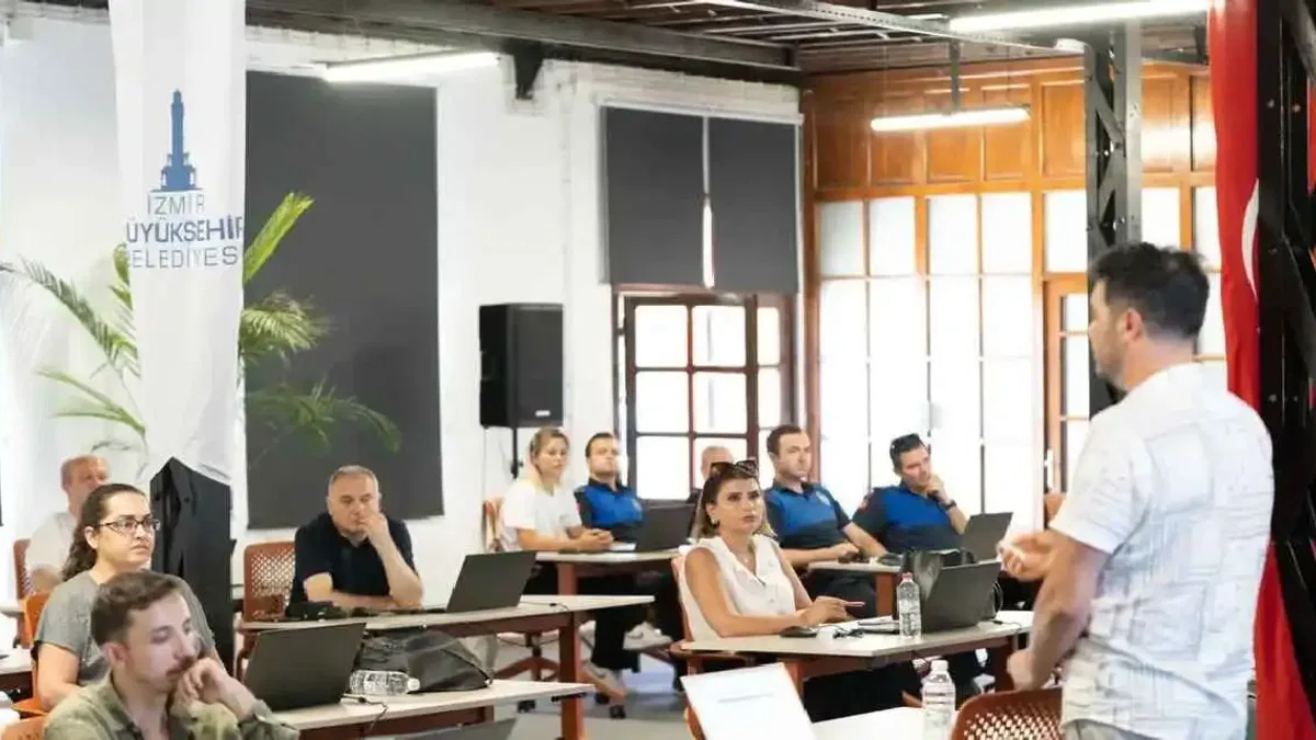 İzmir'de esnaf temsilcilerine yapay zekâ eğitimi