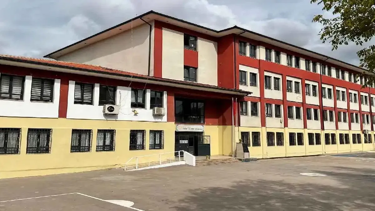 Kocaeli Büyükşehir’den okullara 7,3 milyon TL’lik boya desteği