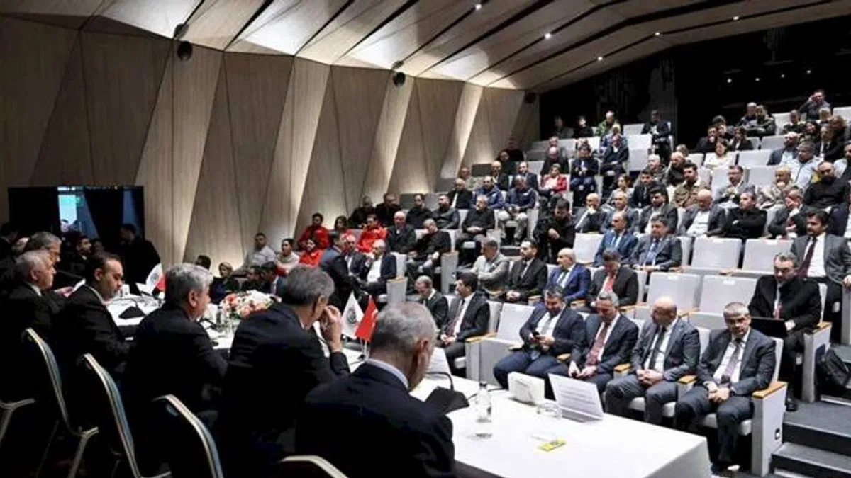 Bakan Kacır'ın Sakarya programına Tever'den teşekkür