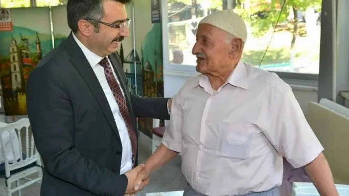 Başkan Yılmaz vatandaş ve esnafla iç içe