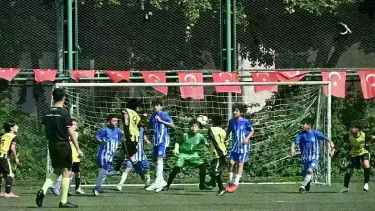 Mersin’de Çocuk Futbol Şenliği devam ediyor