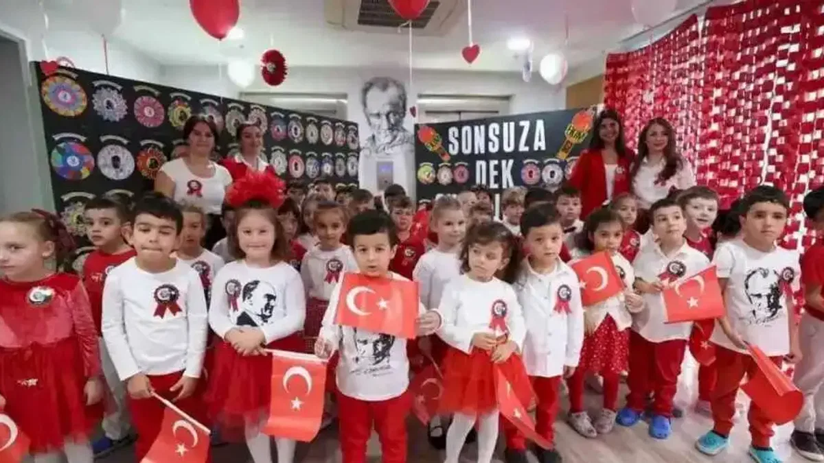 Bakırköylü çocuklar Cumhuriyet’in 101.yılını kutladı