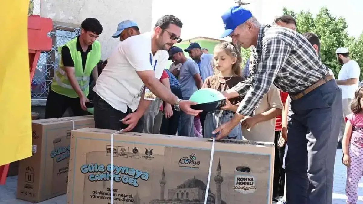 Konya'da 13 bin çocuğa 'güle oynaya' bisiklet dağıtıldı