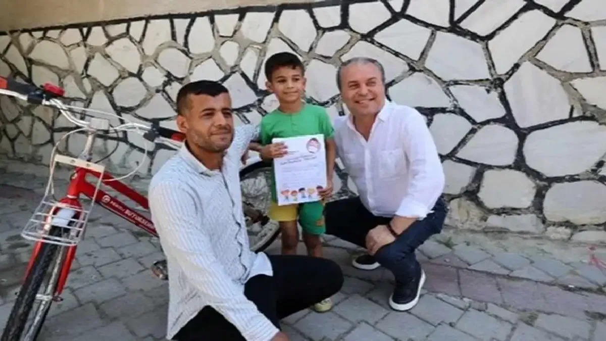 Denizli’de 6 minik hayalini kurduğu bisiklete kavuştu