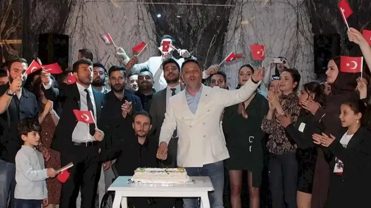 Bursa’da genç inşaat mühendislerinden 19 Mayıs coşkusu
