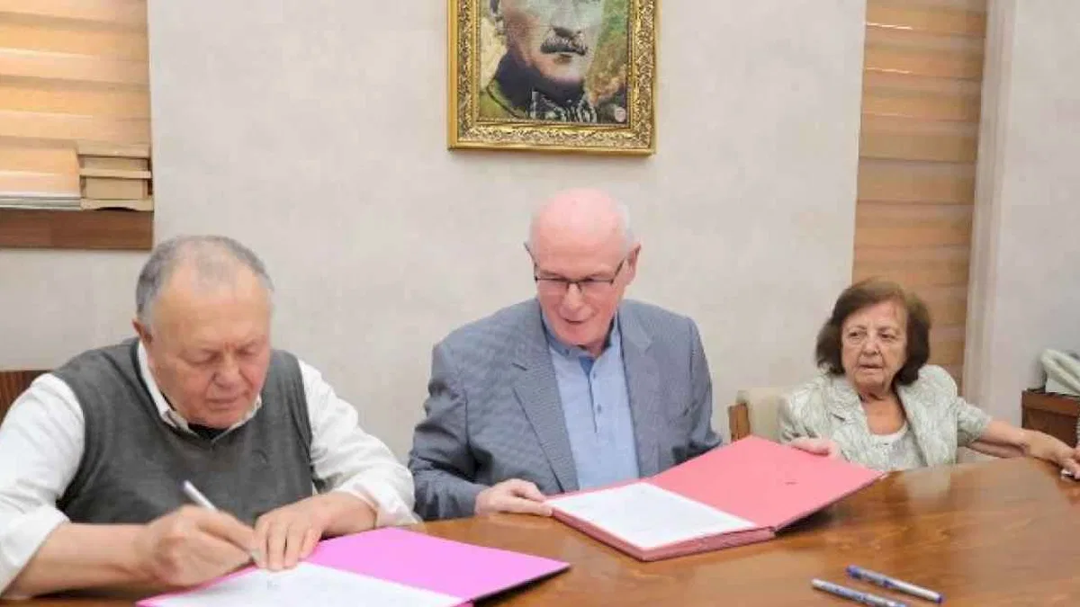 Başkan Kurt Alzheimer merkezi için Yüksel çifti ile protokol imzaladı