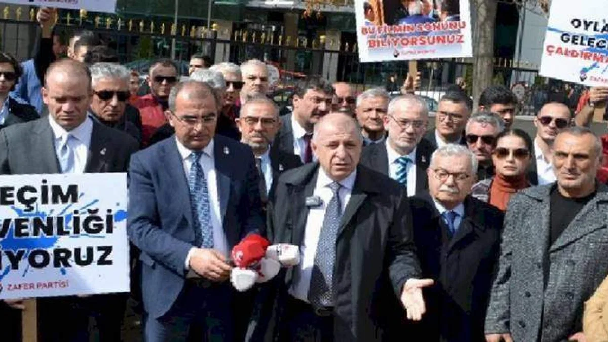 Ümit Özdağ'ın 'mavi boya' ısrarı!
