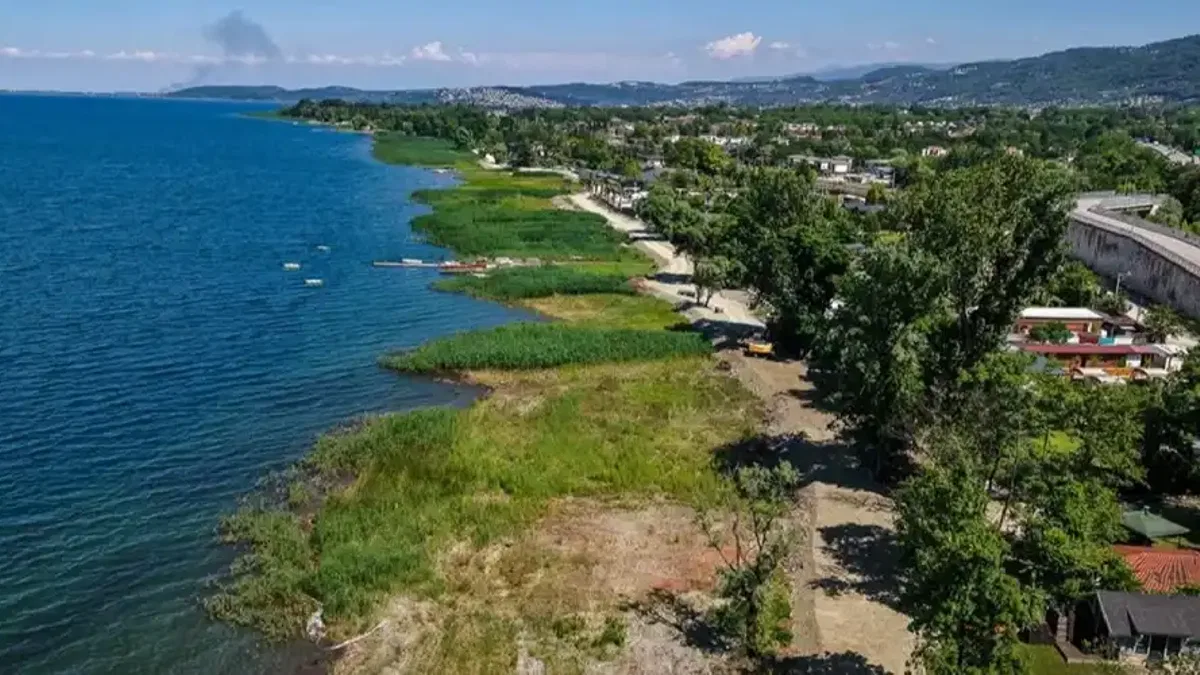 Sapanca Gölü kıyısı şimdi tertemiz... Zehirli sazlıklar gitti!