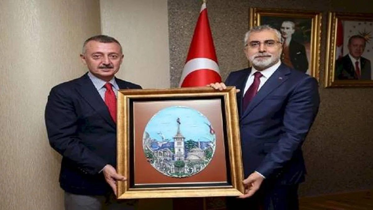 Bakan Işıkhan'dan Kocaeli Büyükşehir Belediyesine ziyaret