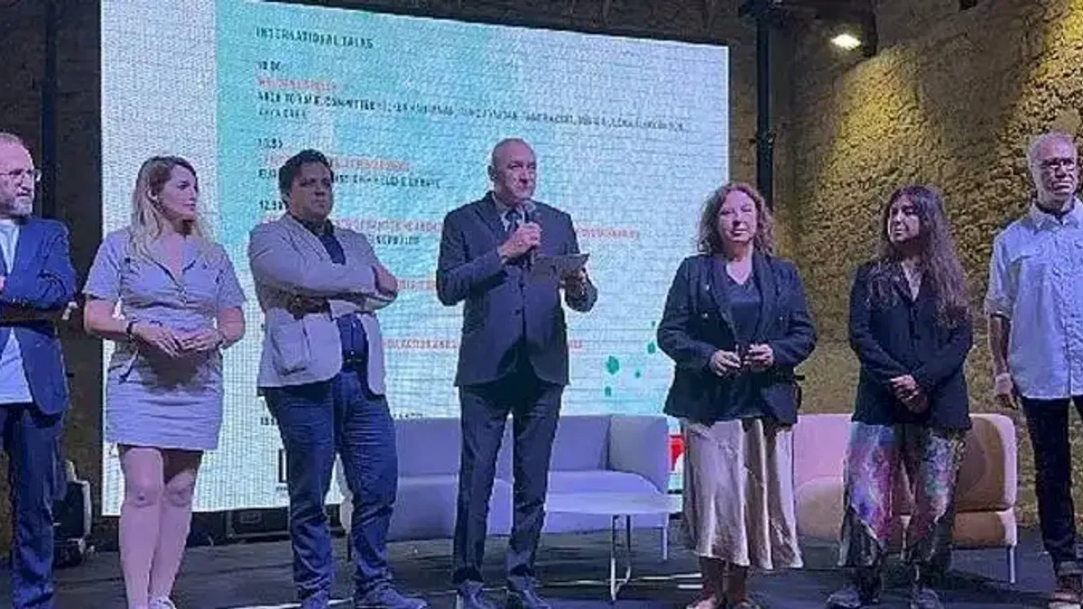 Mimarlar İzmir'de Yapılarda 'Ekolojik Çözümler' ve 'Üretimde Sürdürülebilirliği' Konuştu