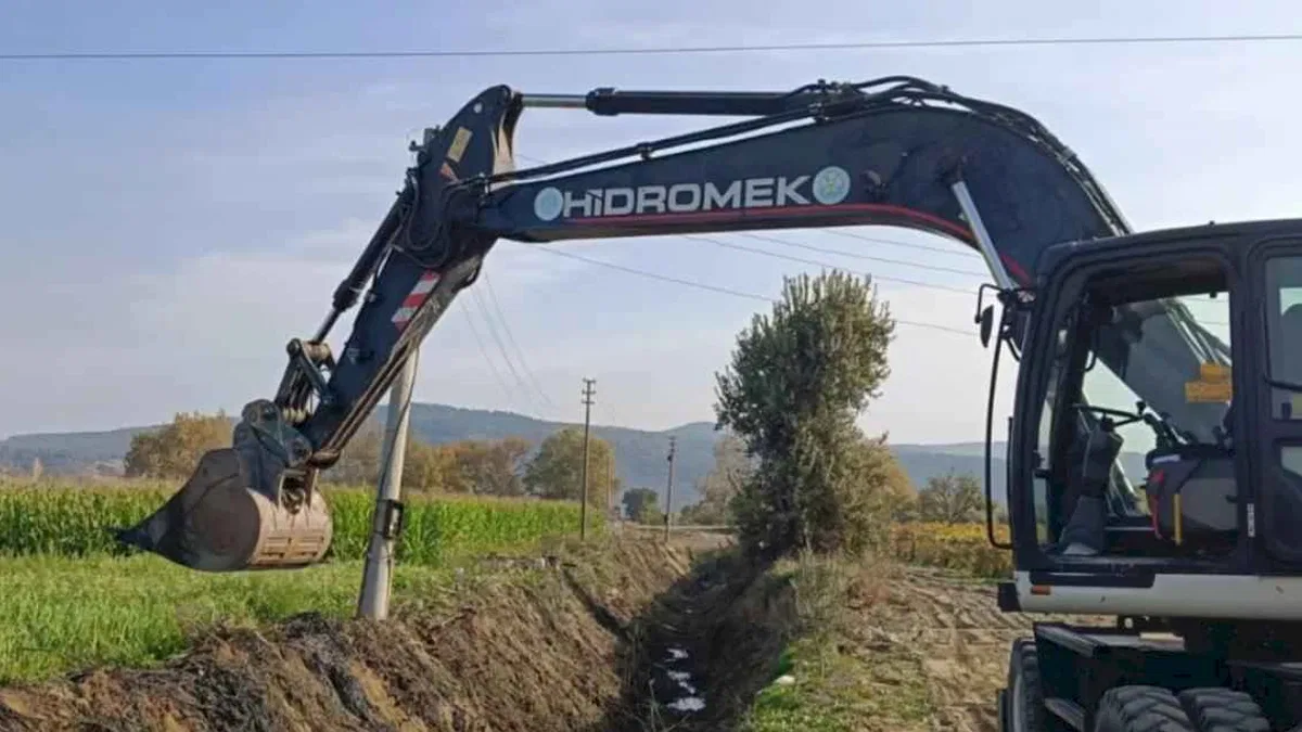 Manisa'da tarım arazileri taşkınlara karşı korunuyor