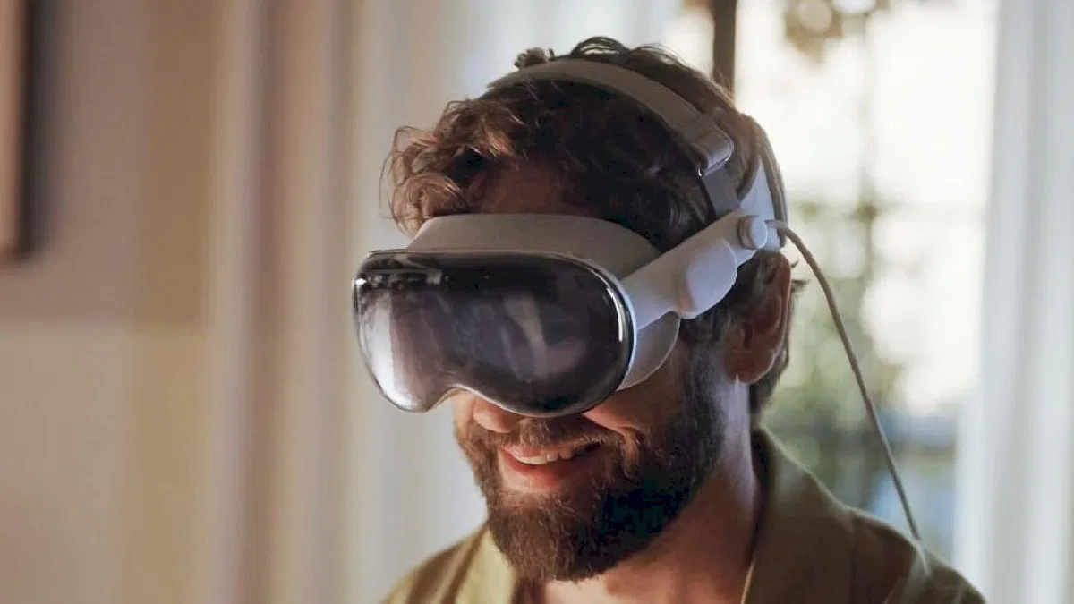 Apple Vision Pro, Şirket Çalışanlarına Göre Çok Ağır