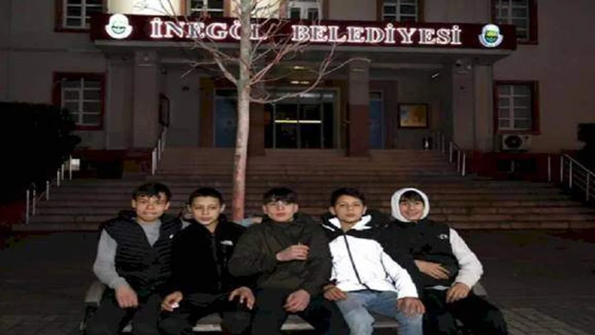 İftar sonrası çaylar Bursa İnegöl Belediyesi'nden