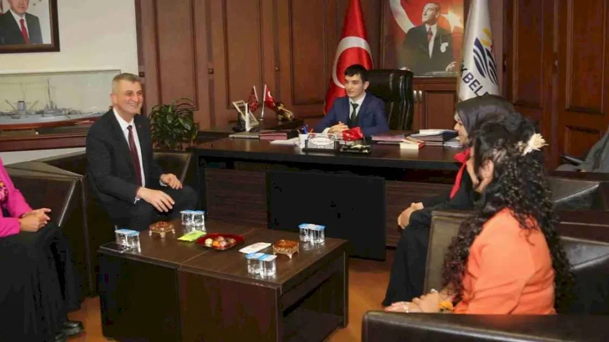 Ali Yıldırım Sezer koltuğunu Anıl Ege'ye devretti