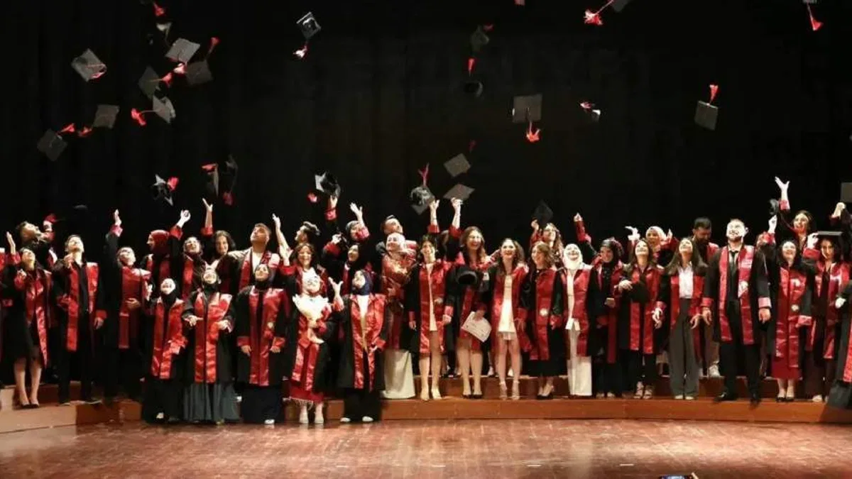 Artvin Çoruh Üniversitesi'nde mezuniyet coşkusunu yaşandı
