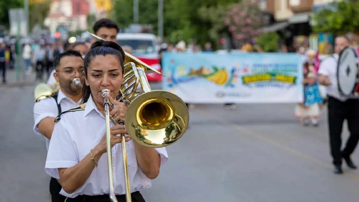 Mersin'de muz festivali start verdi
