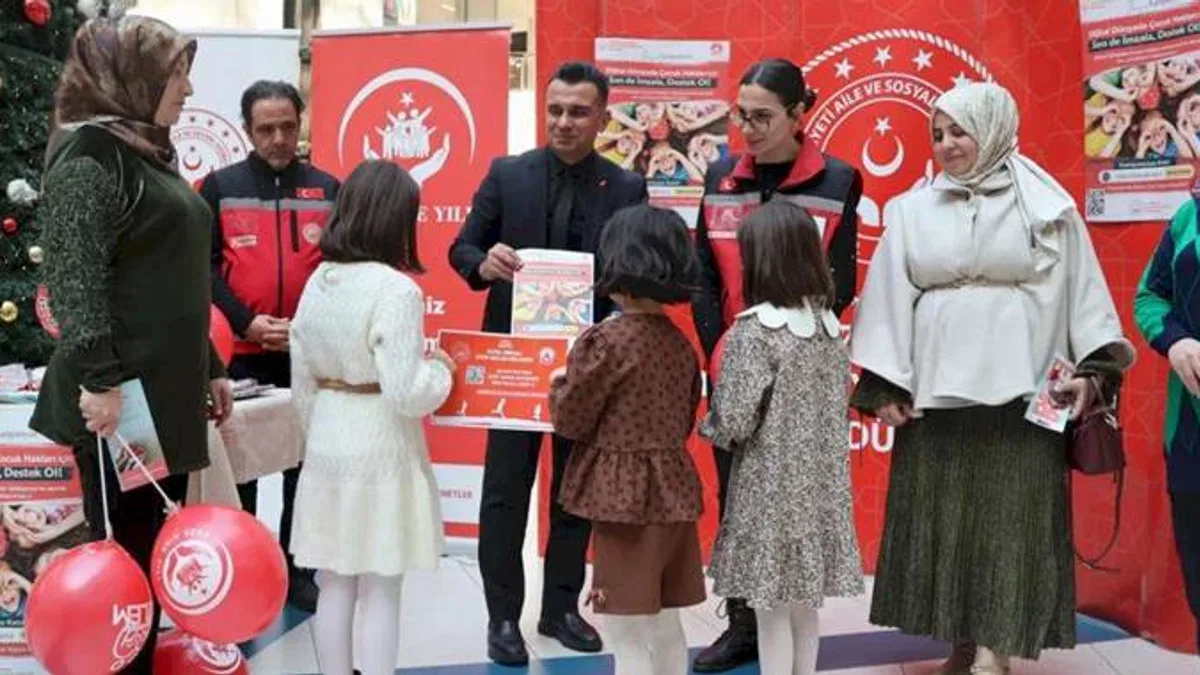 Erzurum’da 'Dijital Dünyada Çocuk Hakları' için imza kampanyası
