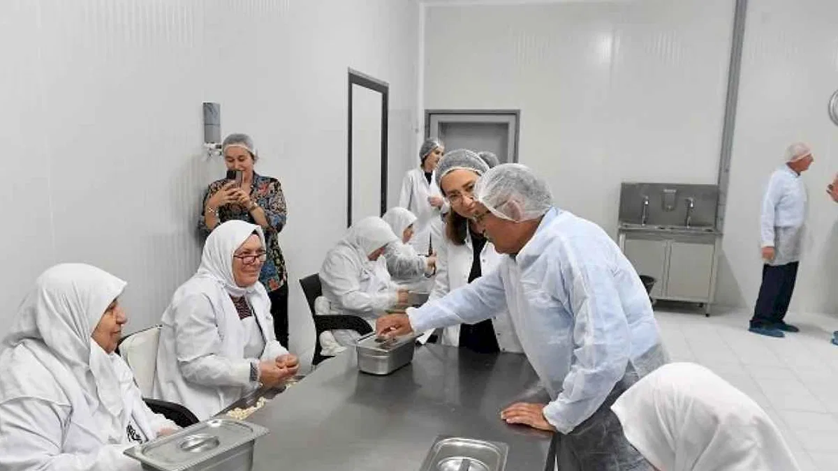 Başkan Büyükkılıç mutfağa girdi, bazlama pişirdi