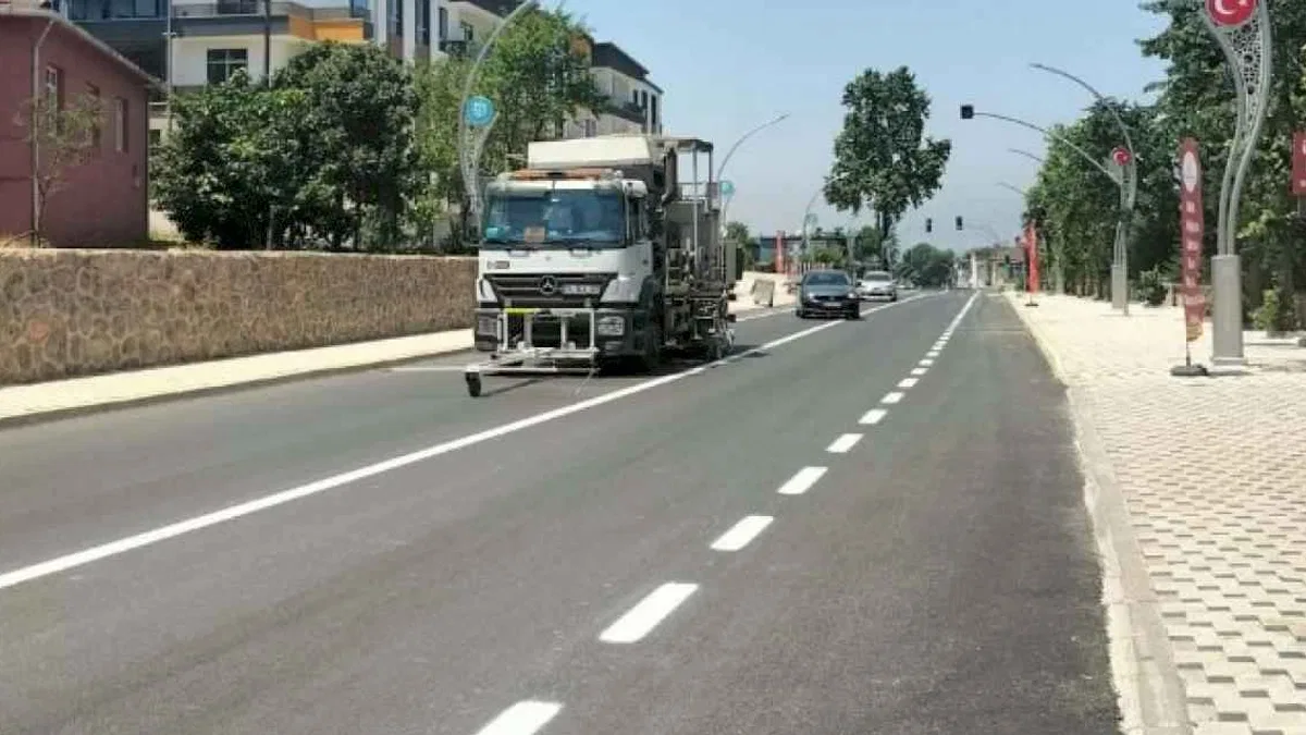 Kocaeli'de Kartepe İzmit Caddesine yol çizgisi
