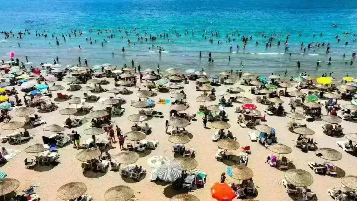 Yazın en güzel hali Kandıra’da yaşanıyor... Kocaeli'de mavi bayraklı plajlara yoğun ilgi