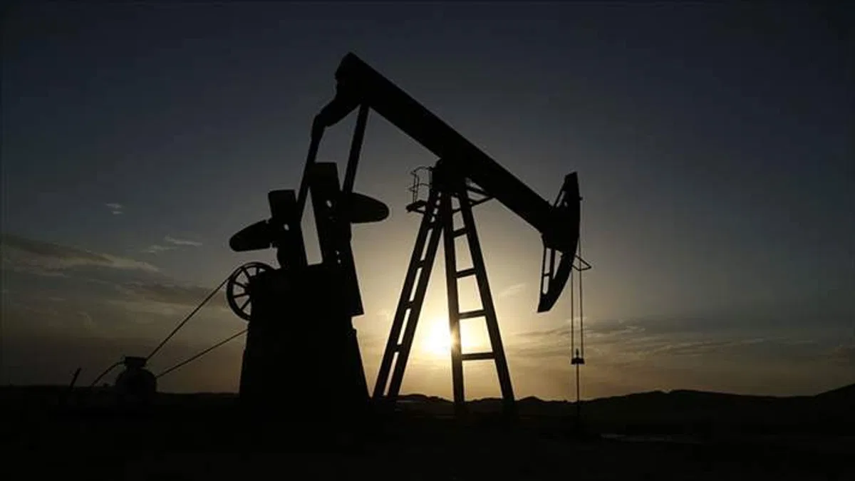 Brent petrolün varil fiyatı yaklaşık yüzde 4 artarak 110 dolar sınırına yaklaştı