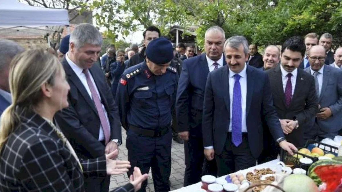 Edirne'de Vali Sezer kırsalda takibi bırakmıyor