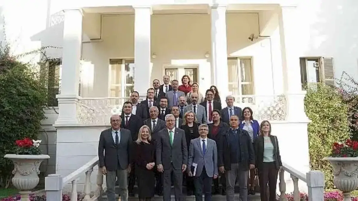 Rektör Budak, "Ege Üniversitesi olarak, meslek yüksekokullarımızı organize sanayi bölgelerine taşımak istiyoruz"