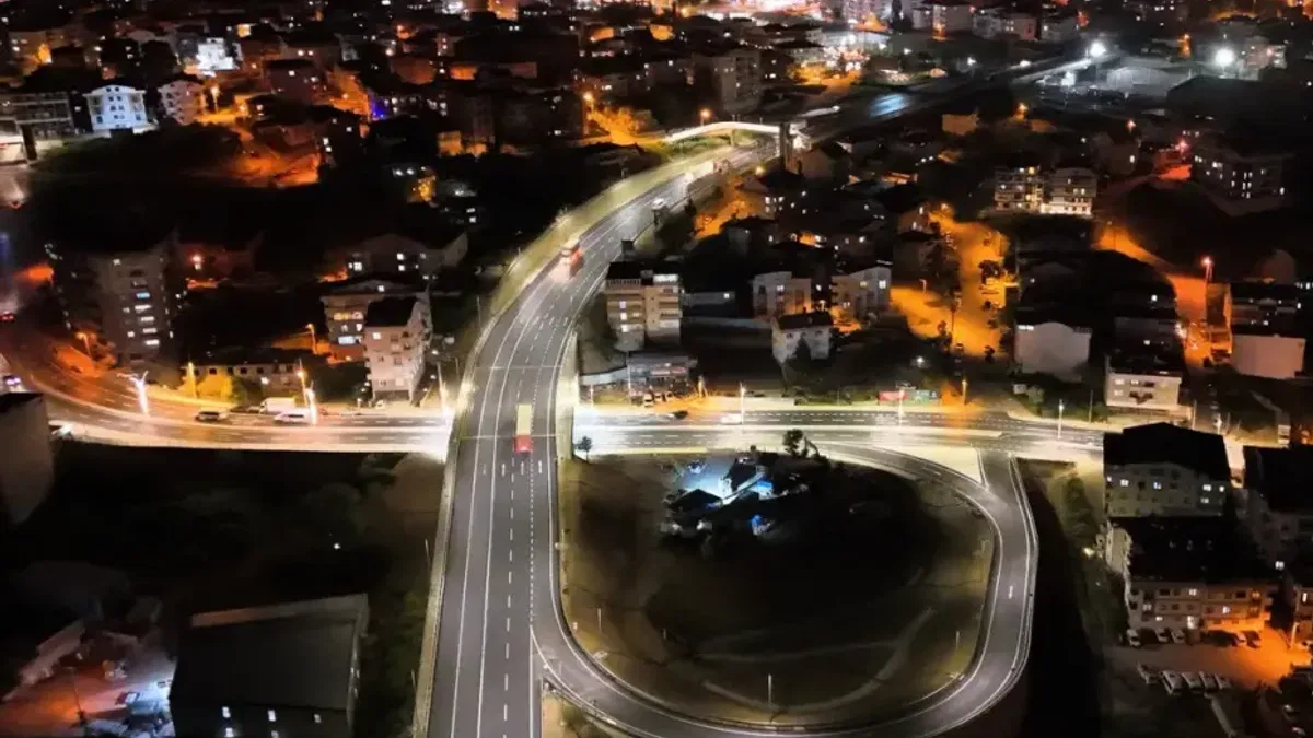 Gebze Eskihisar Feribot Yolu ışıl ışıl
